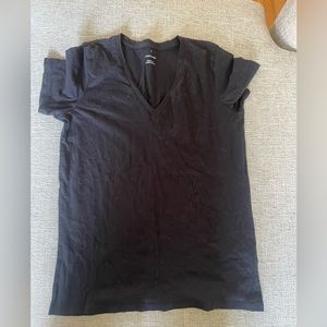 Everlane medium v neck black t